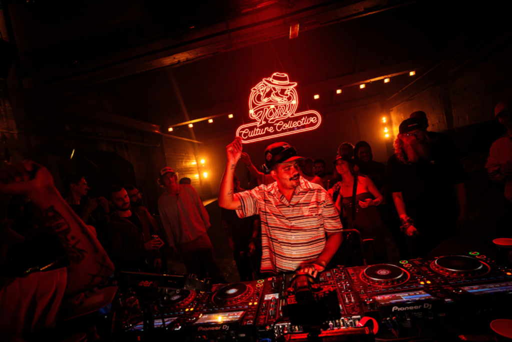 Seth Troxler Brings House & Techno Energy to Amsterdams Skatecafe – Electric Mode Seth Troxler Brings House & Techno Energy to Amsterdams Skatecafe – Electric Mode